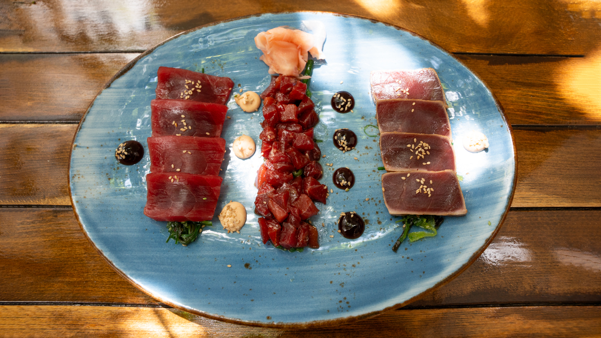 Plato gastronómico de Atún Rojo de Almadraba en Conil