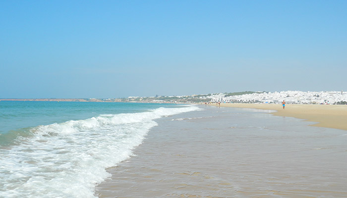 Acantilados de las Calas de Roche al atardecer